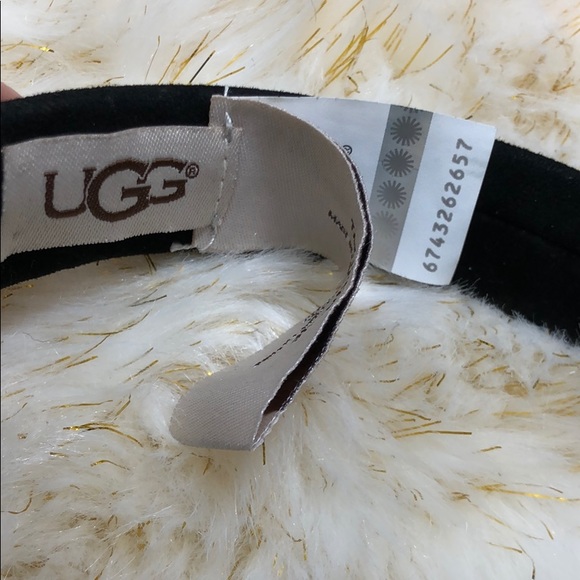 UGG Genuine Dyed Shearling Single Earmuffs - Picture 3 of 8